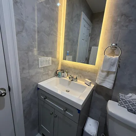 Private With Bath Near Laguardia Airport Lga Homestay New York