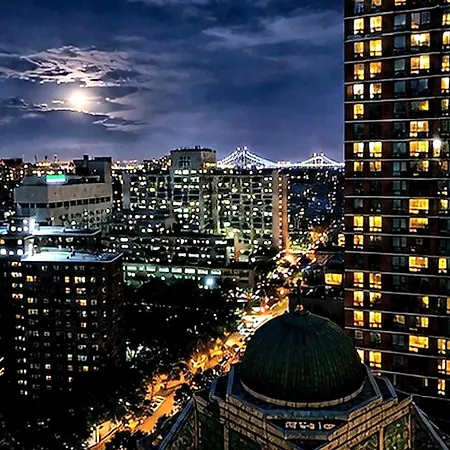 In Nyc Steps Away From Park Homestay