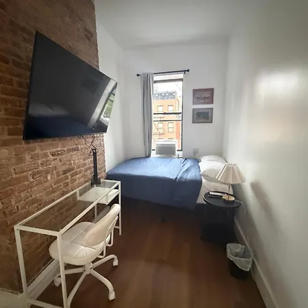 The Revival Near Times Square Guest house *