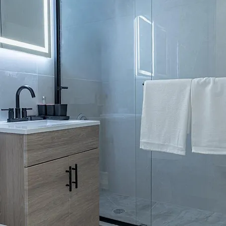 Modern 2br Near Laguardia & Subways Aparthotel *