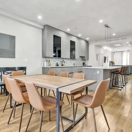 Homestay Jimmy's Brownstone Penthouse! Its Personal, Luxury, Your Away From Home!! *