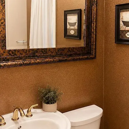 Holiday home Luxury Pre-war Townhouse Bronx 5br