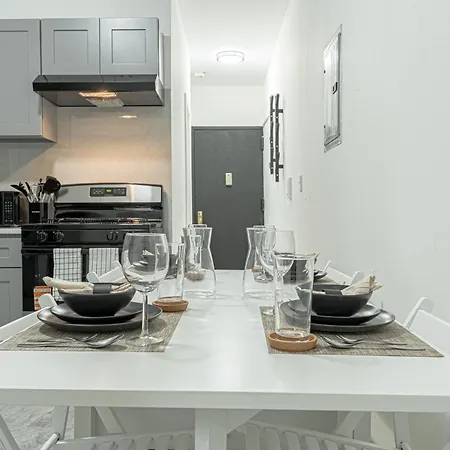Modern 2br Near Laguardia & Subways * New York