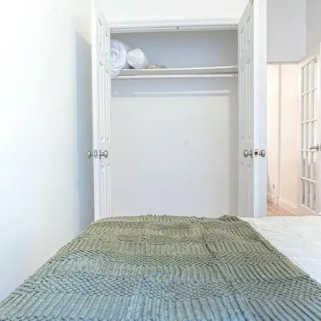Charm 2bd In Upper East Side With Backyard *
