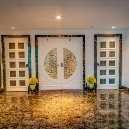 Bayside Queens 6br Gated With Private Heated Pool Game And Water Views *