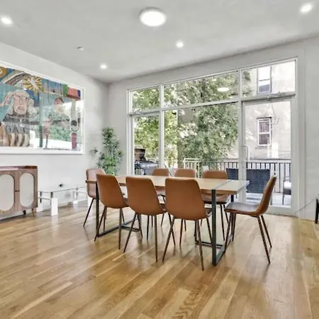 Jimmy's Brownstone Penthouse! Its Personal, Luxury, Your Away From Home!! *