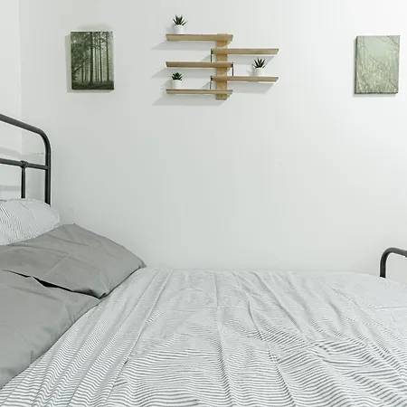 Modern 2br Near Laguardia & Subways *