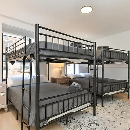 The Minute -3 Bedrooms -sleeps 13
