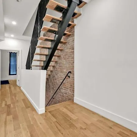 Homestay Jimmy's Brownstone Penthouse! Its Personal, Luxury, Your Away From Home!! New York