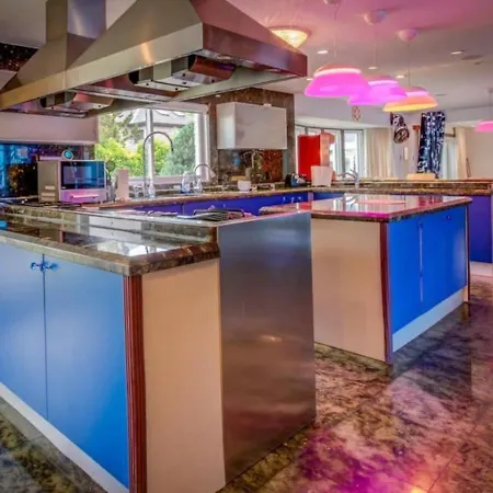 Holiday home Bayside Queens 6br Gated With Private Heated Pool Game And Water Views