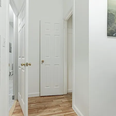 Modern 2br Near Laguardia & Subways Aparthotel
