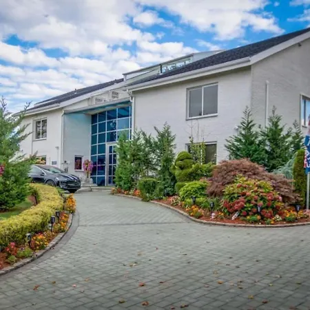 Holiday home Bayside Queens 6br Gated With Private Heated Pool Game And Water Views *