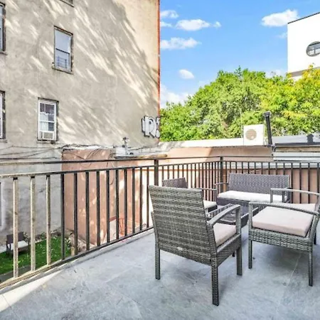 Homestay Jimmy's Brownstone Penthouse! Its Personal, Luxury, Your Away From Home!! New York