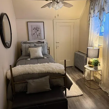 Luxury Pre-war Townhouse Bronx 5br *