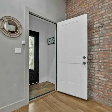 Jimmy's Brownstone Penthouse! Its Personal, Luxury, Your Away From Home!!
