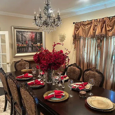 Holiday home Luxury Pre-war Townhouse Bronx 5br *