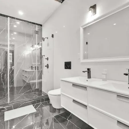 Jimmy's Brownstone Penthouse! Its Personal, Luxury, Your Away From Home!!