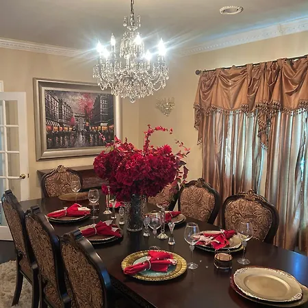 Luxury Pre-war Townhouse Bronx 5br Holiday home *