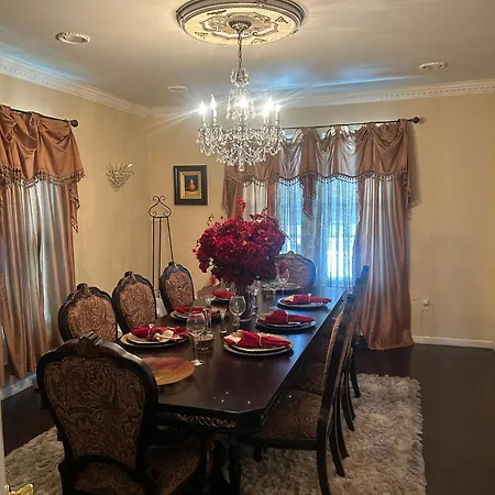 Luxury Pre-war Townhouse Bronx 5br * New York