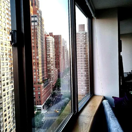 In Nyc Steps Away From Park Homestay *