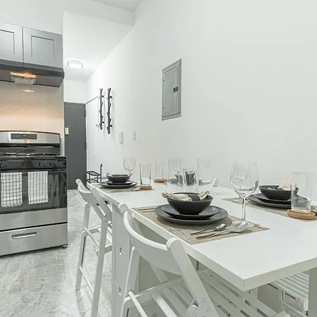 Modern 2br Near Laguardia & Subways