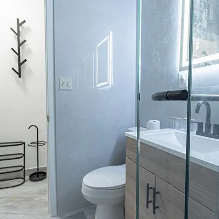 Modern 2br Near Laguardia & Subways * New York