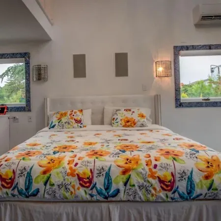 Bayside Queens 6br Gated With Private Heated Pool Game And Water Views *