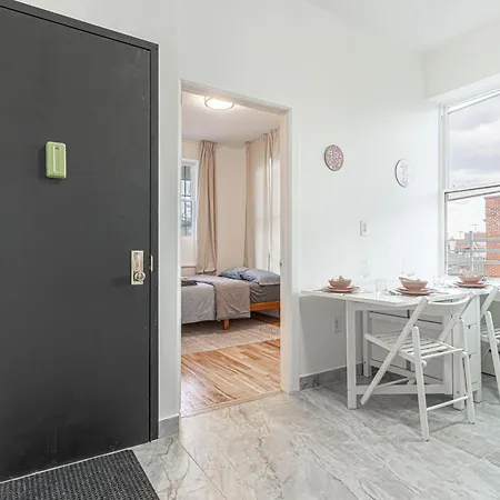 Modern 2br Near Laguardia & Subways