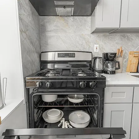 Modern 2br Near Laguardia & Subways *