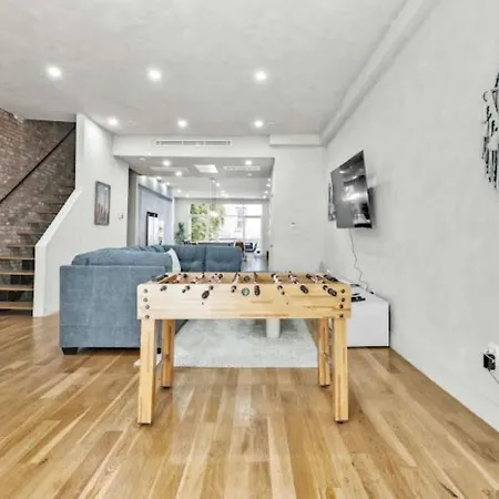 Jimmy's Brownstone Penthouse! Its Personal, Luxury, Your Away From Home!! Homestay New York