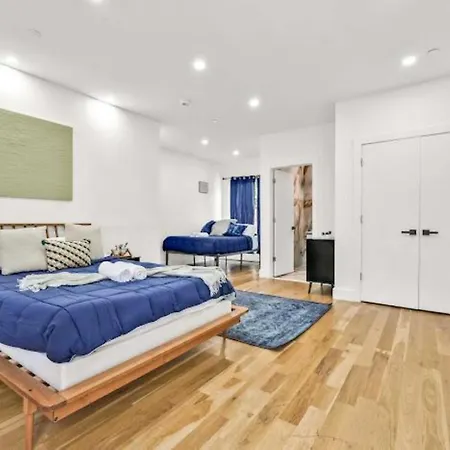 Homestay Jimmy's Brownstone Penthouse! Its Personal, Luxury, Your Away From Home!! New York