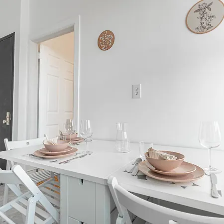 Modern 2br Near Laguardia & Subways * New York