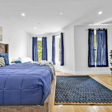 Homestay Jimmy's Brownstone Penthouse! Its Personal, Luxury, Your Away From Home!! New York
