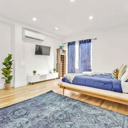 Jimmy's Brownstone Penthouse! Its Personal, Luxury, Your Away From Home!! *