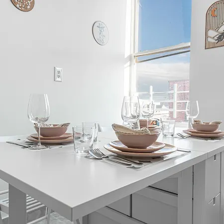 Modern 2br Near Laguardia & Subways New York