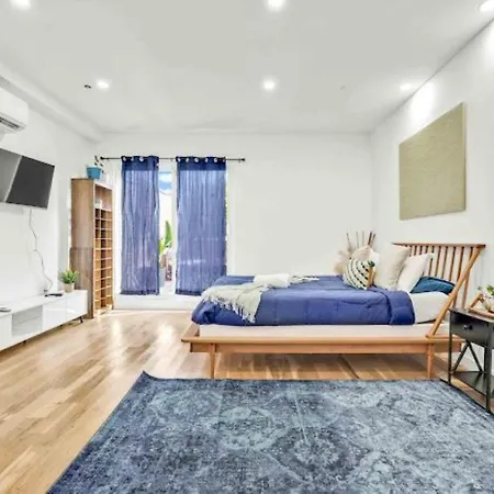 Jimmy's Brownstone Penthouse! Its Personal, Luxury, Your Away From Home!! Homestay *