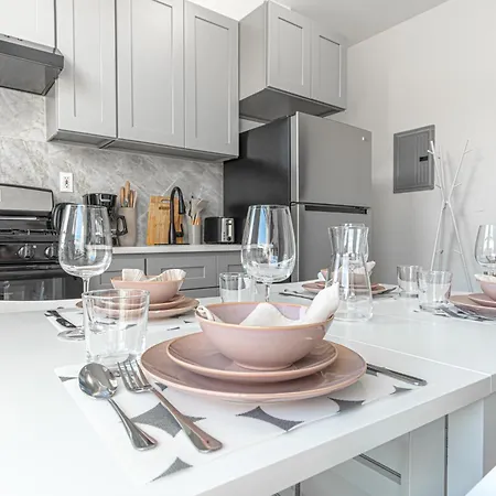 Modern 2br Near Laguardia & Subways Aparthotel