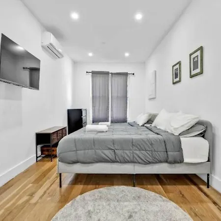 Jimmy's Brownstone Penthouse! Its Personal, Luxury, Your Away From Home!! Homestay *