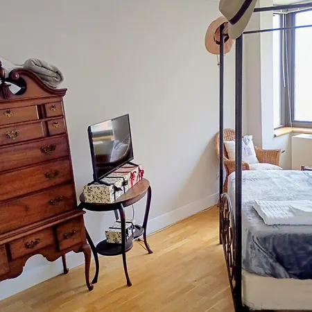 Homestay In Nyc Steps Away From Park