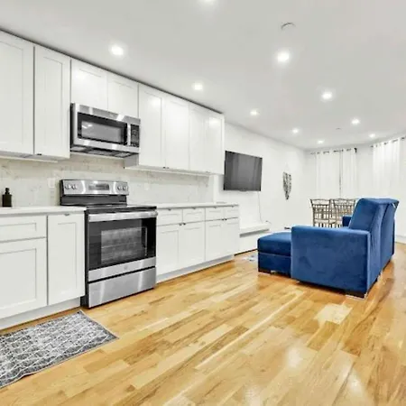 Homestay Jimmy's Brownstone Penthouse! Its Personal, Luxury, Your Away From Home!! *