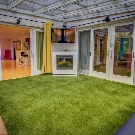Bayside Queens 6br Gated With Private Heated Pool Game And Water Views * New York