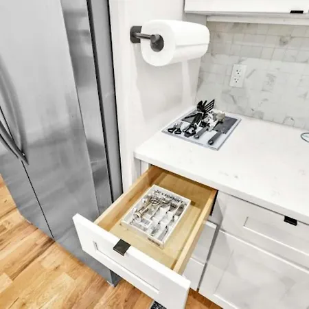 Jimmy's Brownstone Penthouse! Its Personal, Luxury, Your Away From Home!! New York