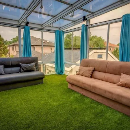 Bayside Queens 6br Gated With Private Heated Pool Game And Water Views *