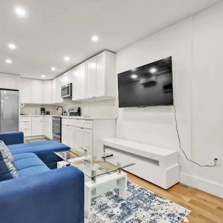 Homestay Jimmy's Brownstone Penthouse! Its Personal, Luxury, Your Away From Home!!