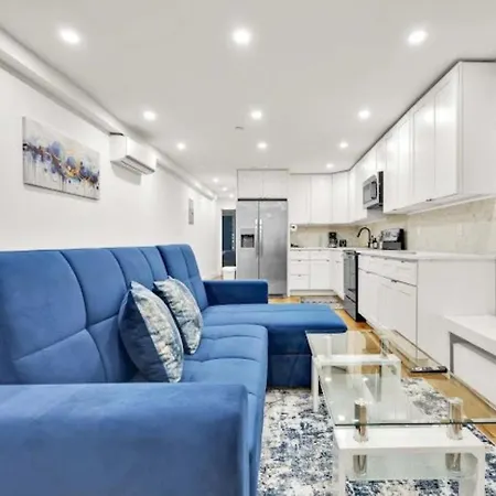 Homestay Jimmy's Brownstone Penthouse! Its Personal, Luxury, Your Away From Home!! *