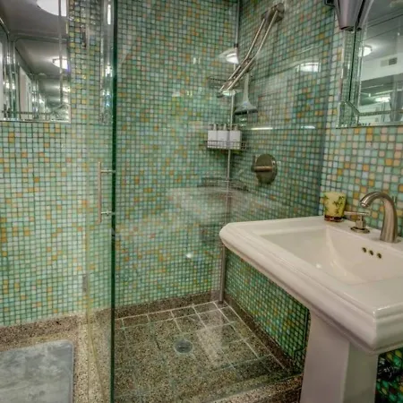 Bayside Queens 6br Gated With Private Heated Pool Game And Water Views New York