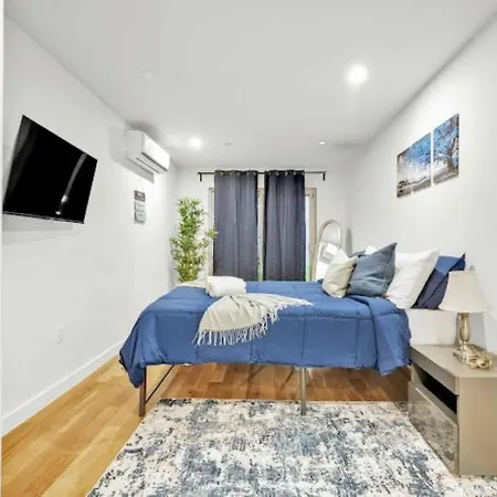 Jimmy's Brownstone Penthouse! Its Personal, Luxury, Your Away From Home!!