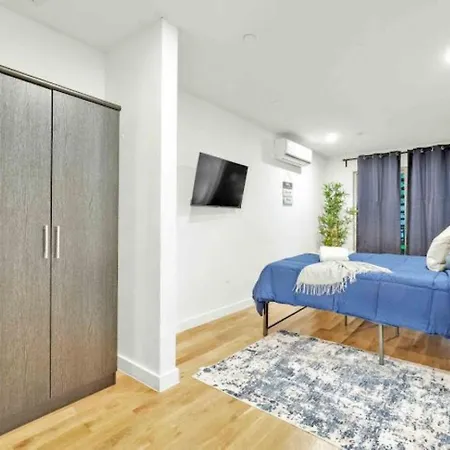 Jimmy's Brownstone Penthouse! Its Personal, Luxury, Your Away From Home!! New York