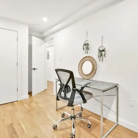 Jimmy's Brownstone Penthouse! Its Personal, Luxury, Your Away From Home!! Homestay New York