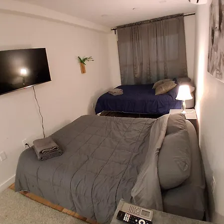 Jimmy's Brownstone Penthouse! Its Personal, Luxury, Your Away From Home!! *